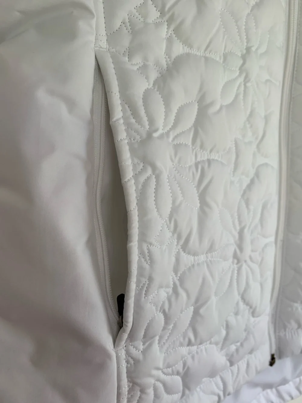 {Champion} White Quilted Floral Sleeveless Vest